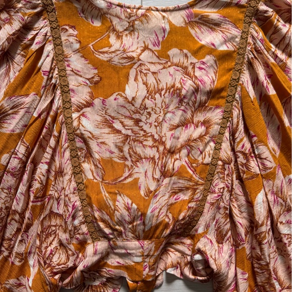NWT- Band Of The Free Libby Gold Floral Bell sleeve crop top size small - Picture 11 of 11